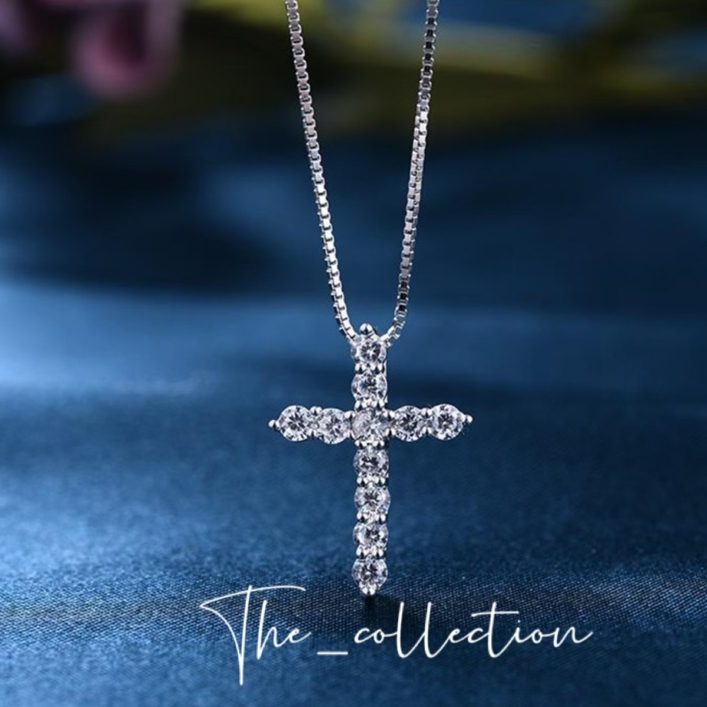 STERLING SILVER DIAMOND PENDANT CROSS NECKLACE